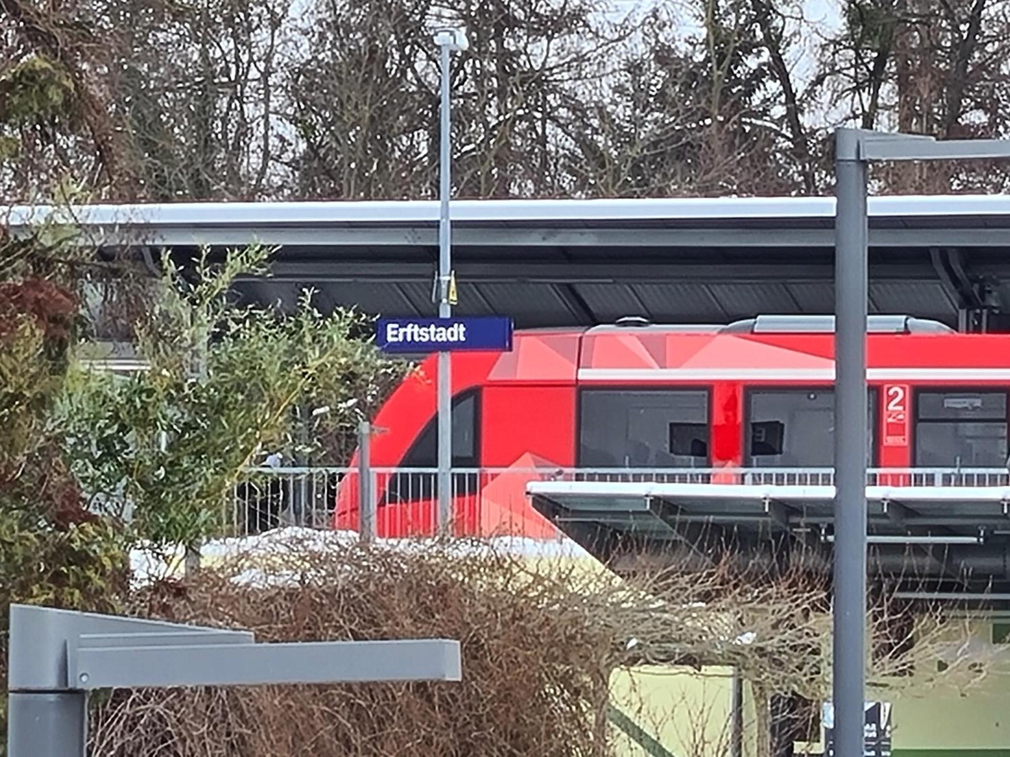 Ferienwohnung In Erftstadt 2 Min Fusslaeufig Zum Bahnhof, Phantasialand, Koeln, Koeln Messe, Eifel Ngoại thất bức ảnh